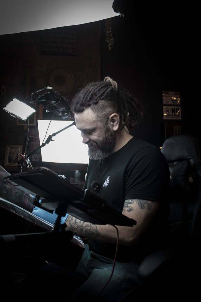 Guy Richardson tattooing a client